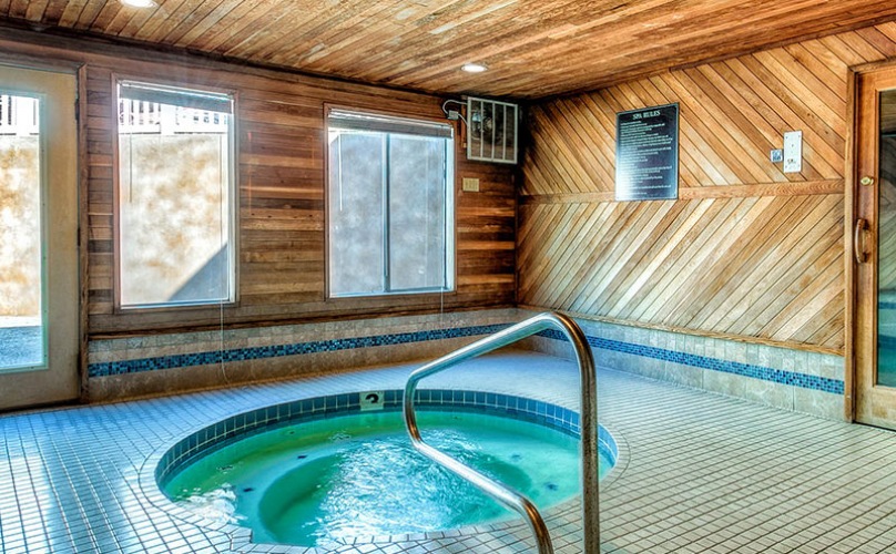 Indoor hot tub and sauna
